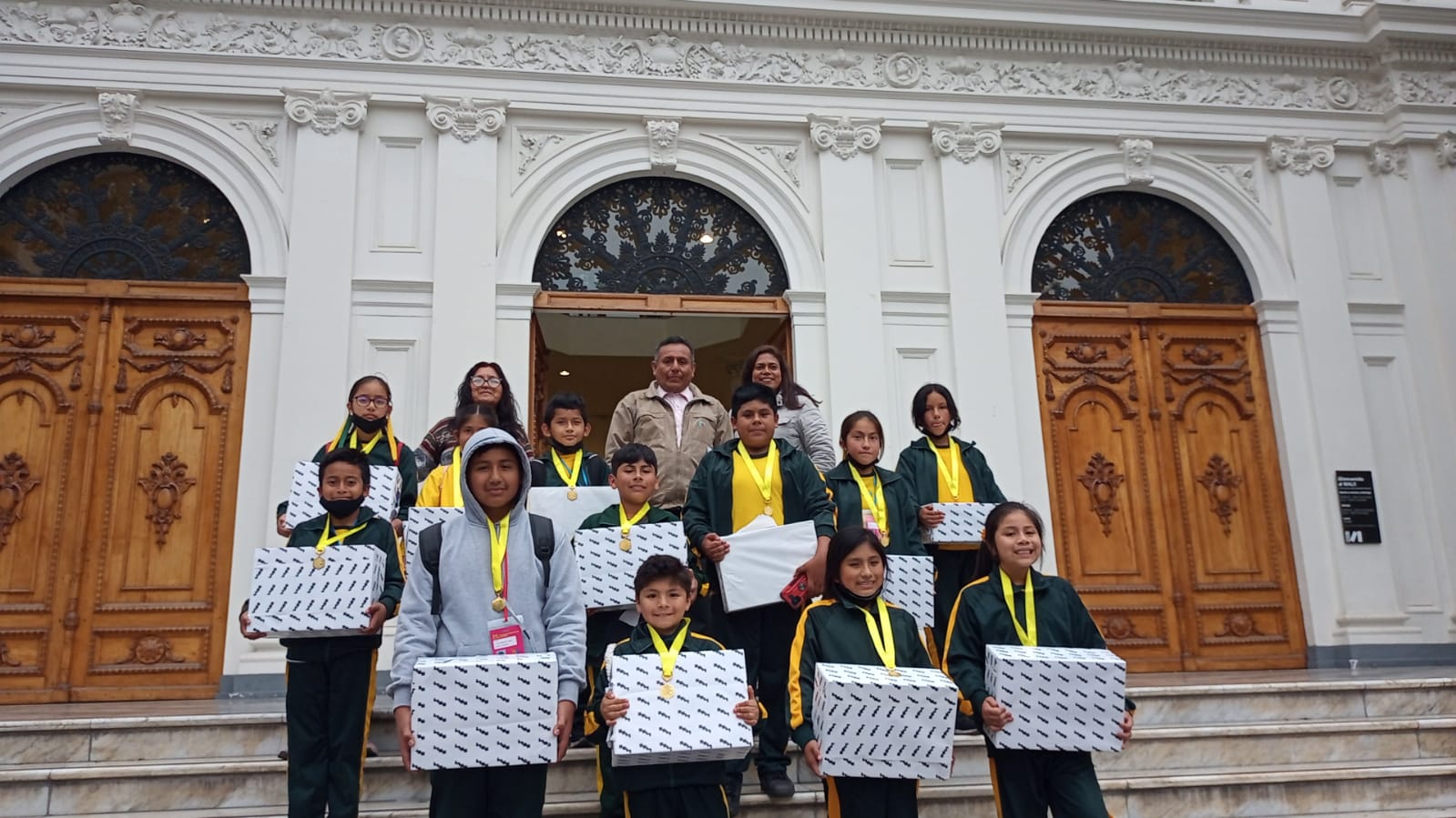 Premiación por el primer puesto a nivel nacional en el XIX Concurso Inter escolar de arte en Artes escénicas I. Institución Educativa Ramiro Priale de Lurin. 29/10/2022